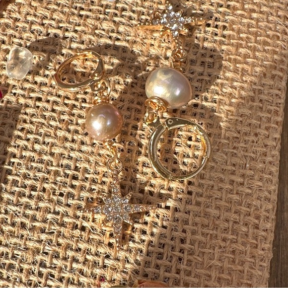 Alquimia Jewelry - Gold freshwater pearls long balanced bar dangle earrings